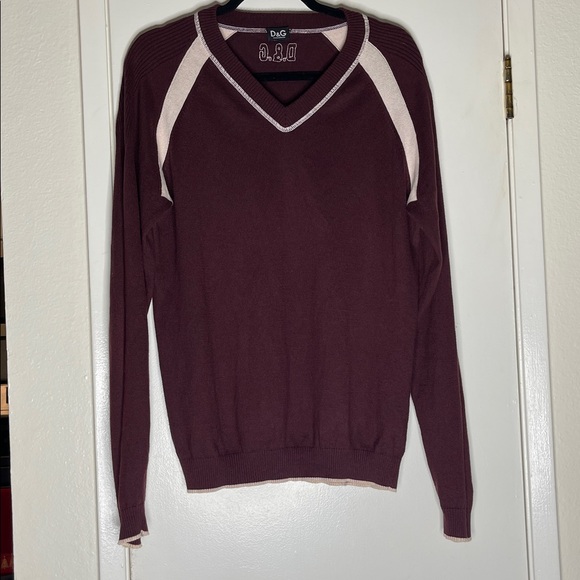 D&G Men's Vintage V-Neck Sweater in Burgundy and Cream - Picture 2 of 10